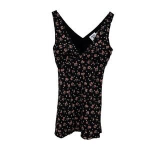 Women’s Princess Polly Black Floral Baby Doll‎ Vneck Size US 4